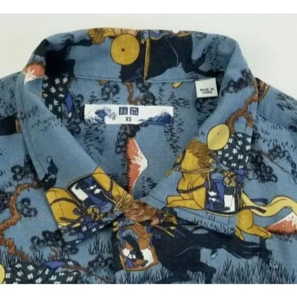 Uniqlo Size XS Men's Asian Inspired Design Blue Short Sleeve Rayon Shirt - Picture 3 of 7